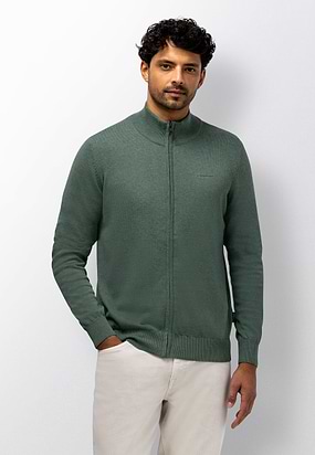 Vest-met-hoge-kraag-en-rits