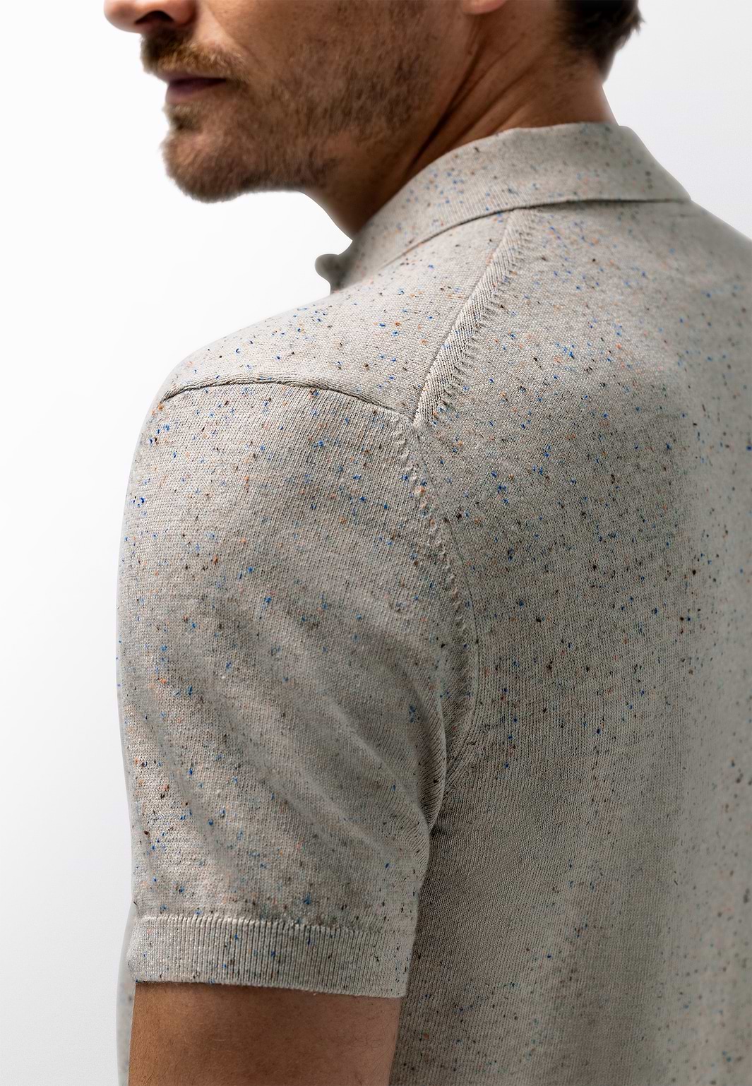 Meliertes-Poloshirt-aus-Baumwoll-Polyester-Mix