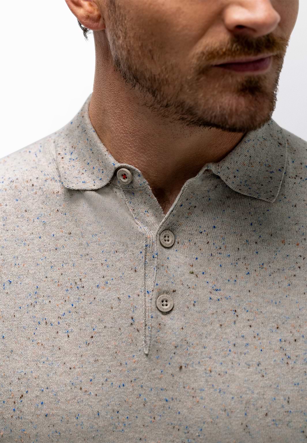 Meliertes-Poloshirt-aus-Baumwoll-Polyester-Mix