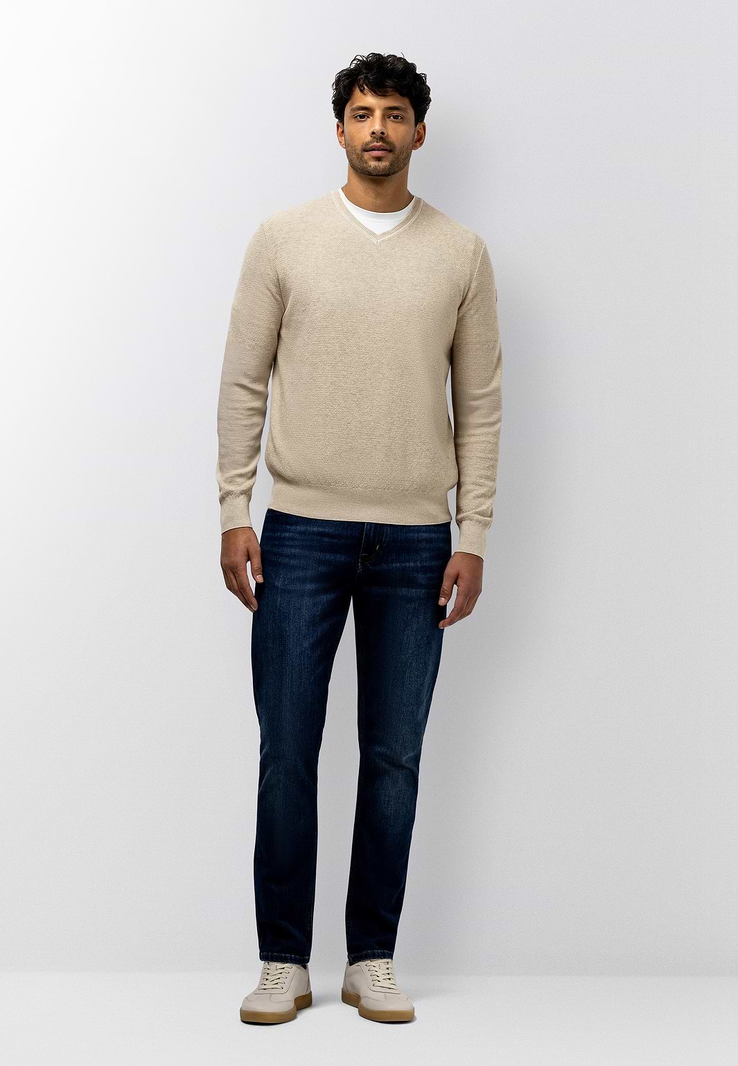 Trui-van-katoen-met-V-hals