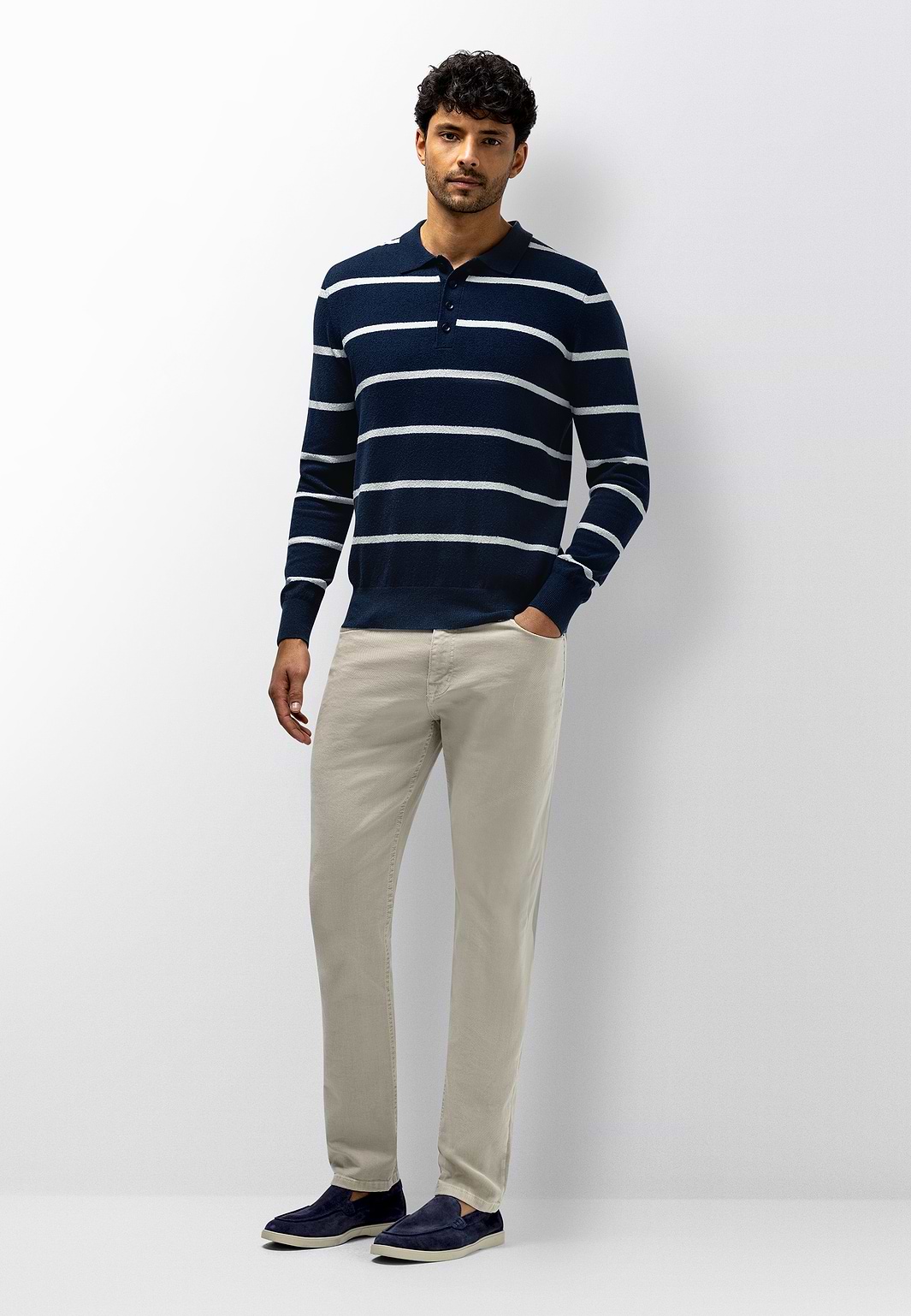 Fein-gestricktes-Poloshirt-mit-Streifen