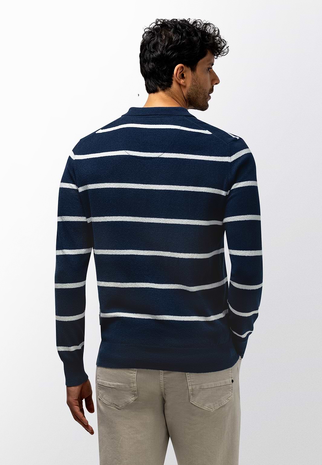 Fein-gestricktes-Poloshirt-mit-Streifen
