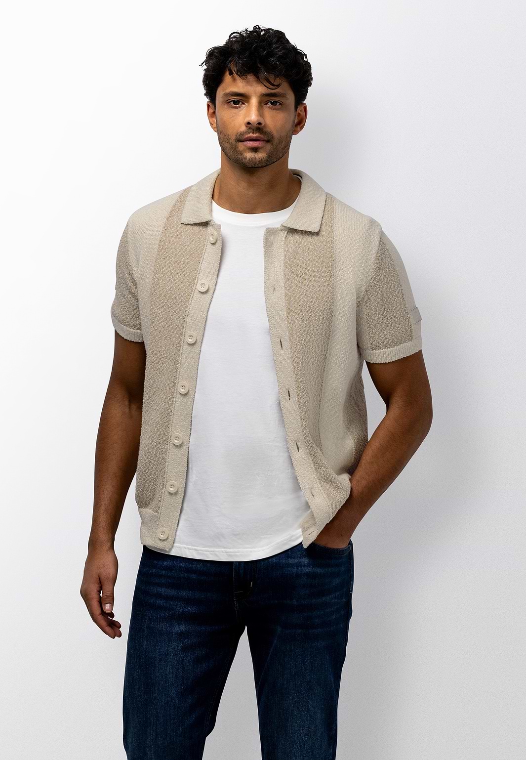 Knitted-polo-cardigan-in-fancy-yarn