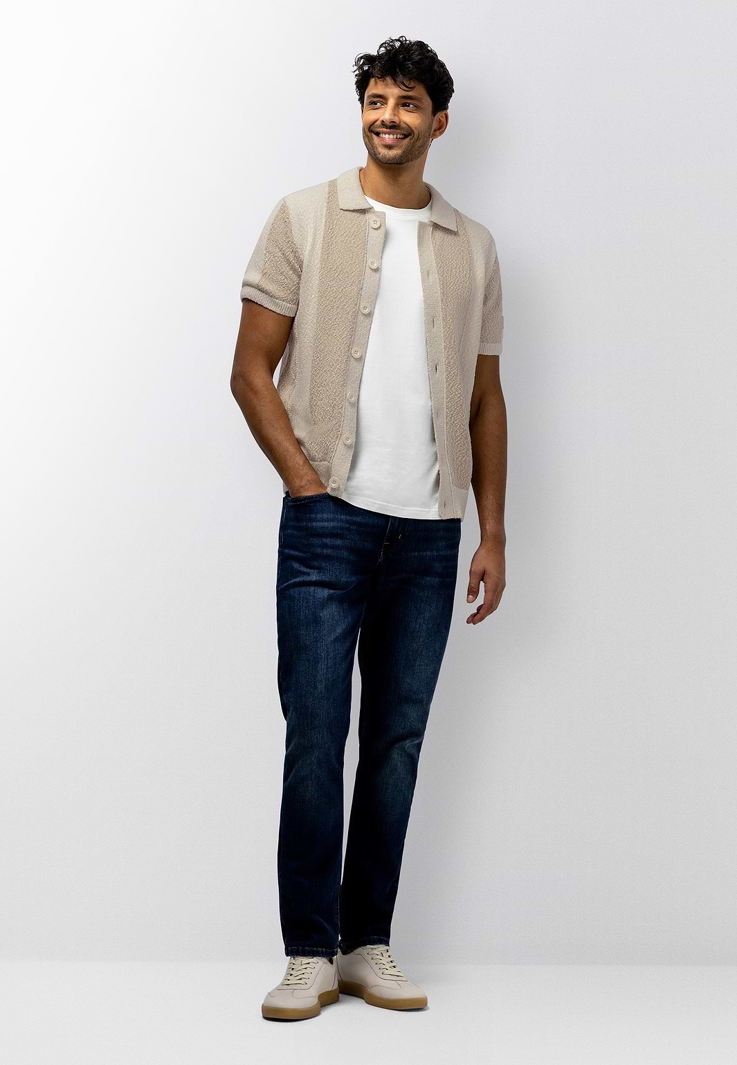 Knitted-polo-cardigan-in-fancy-yarn