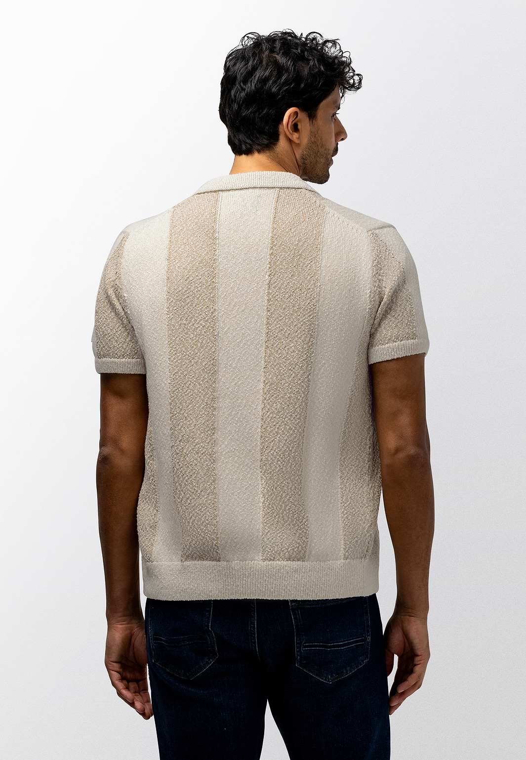 Knitted-polo-cardigan-in-fancy-yarn
