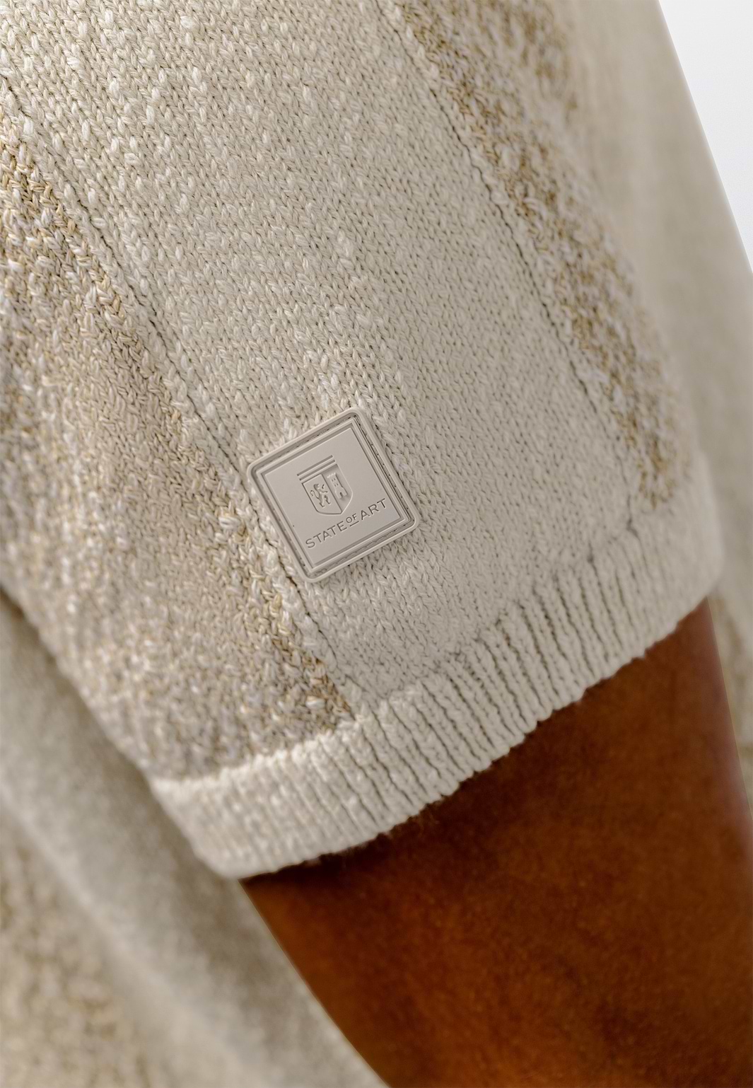 Knitted-polo-cardigan-in-fancy-yarn