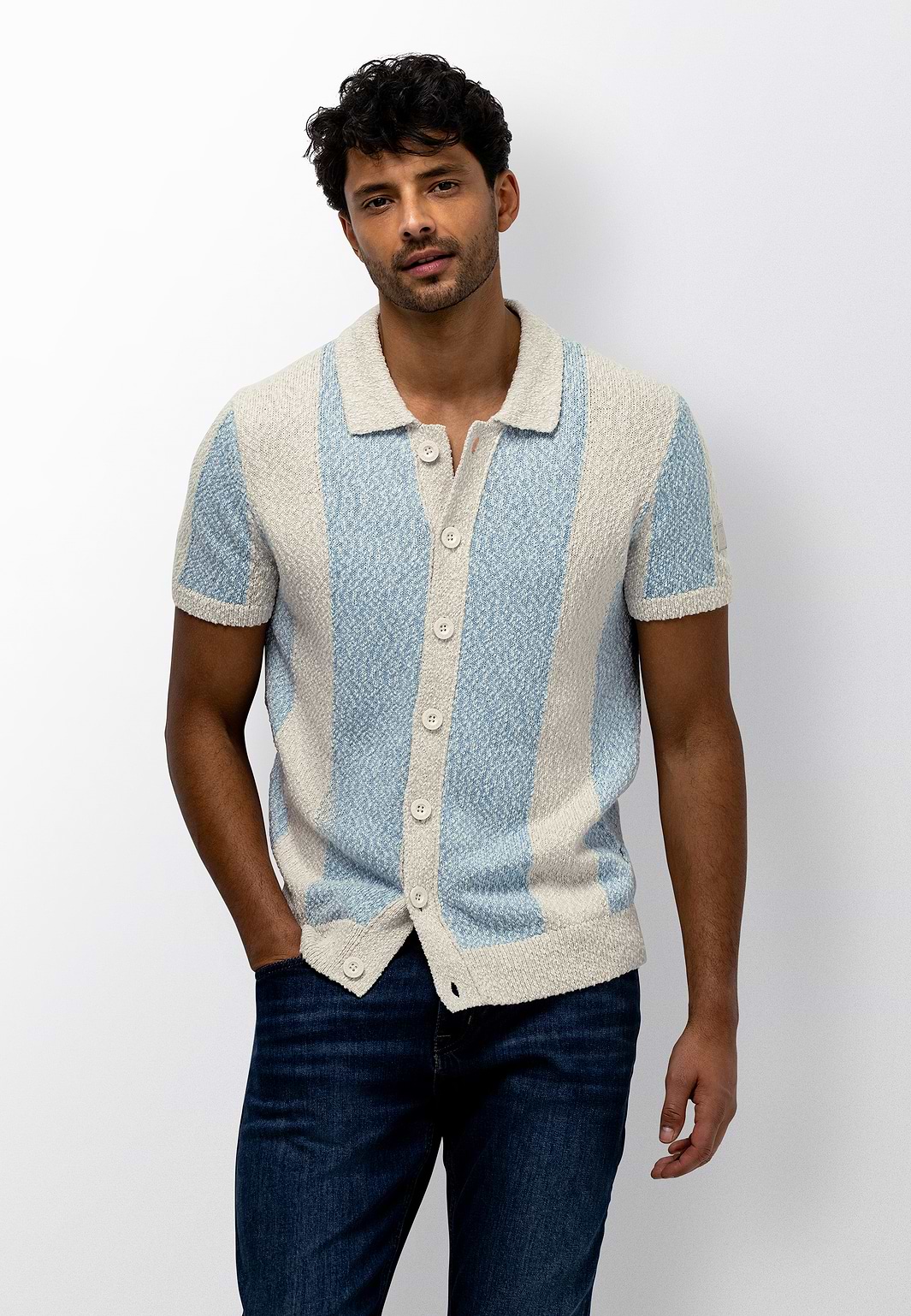 Knitted-polo-cardigan-in-fancy-yarn
