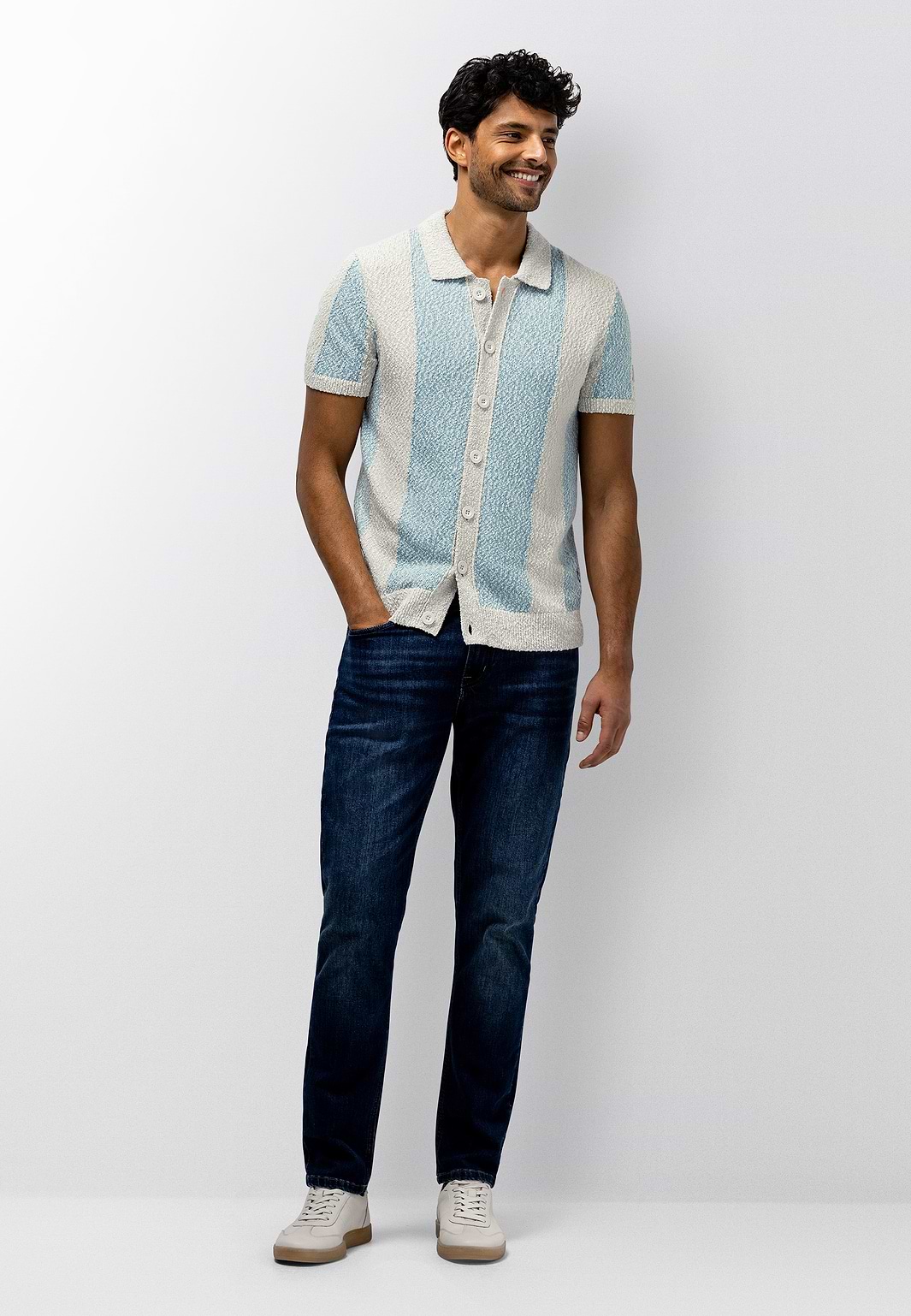 Knitted-polo-cardigan-in-fancy-yarn
