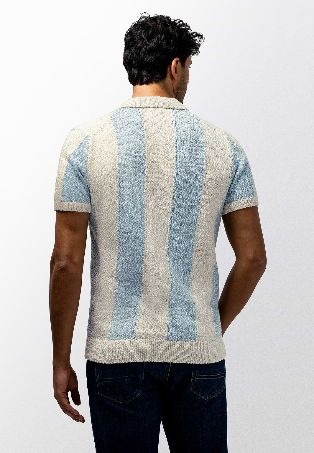 Knitted-polo-cardigan-in-fancy-yarn