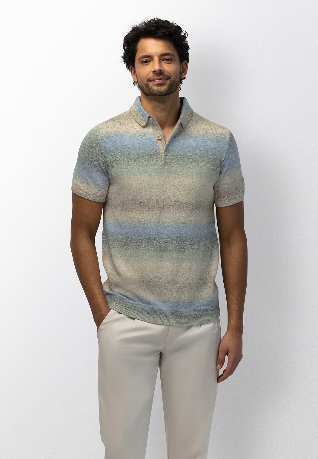 Fein-gestricktes-Poloshirt-mit-Streifen