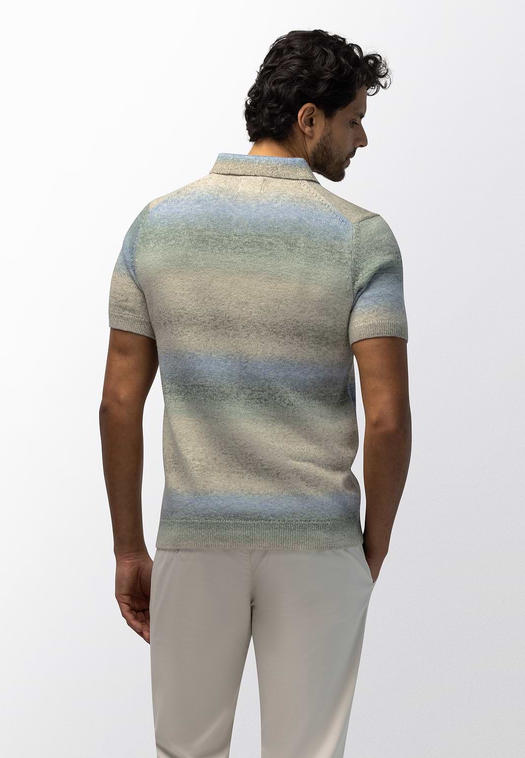 Fein-gestricktes-Poloshirt-mit-Streifen