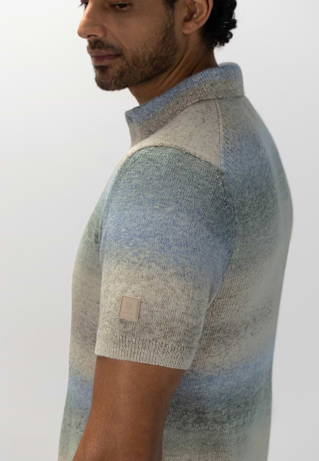 Fein-gestricktes-Poloshirt-mit-Streifen