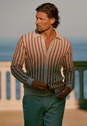 Gebreid-polovest-met-strepen