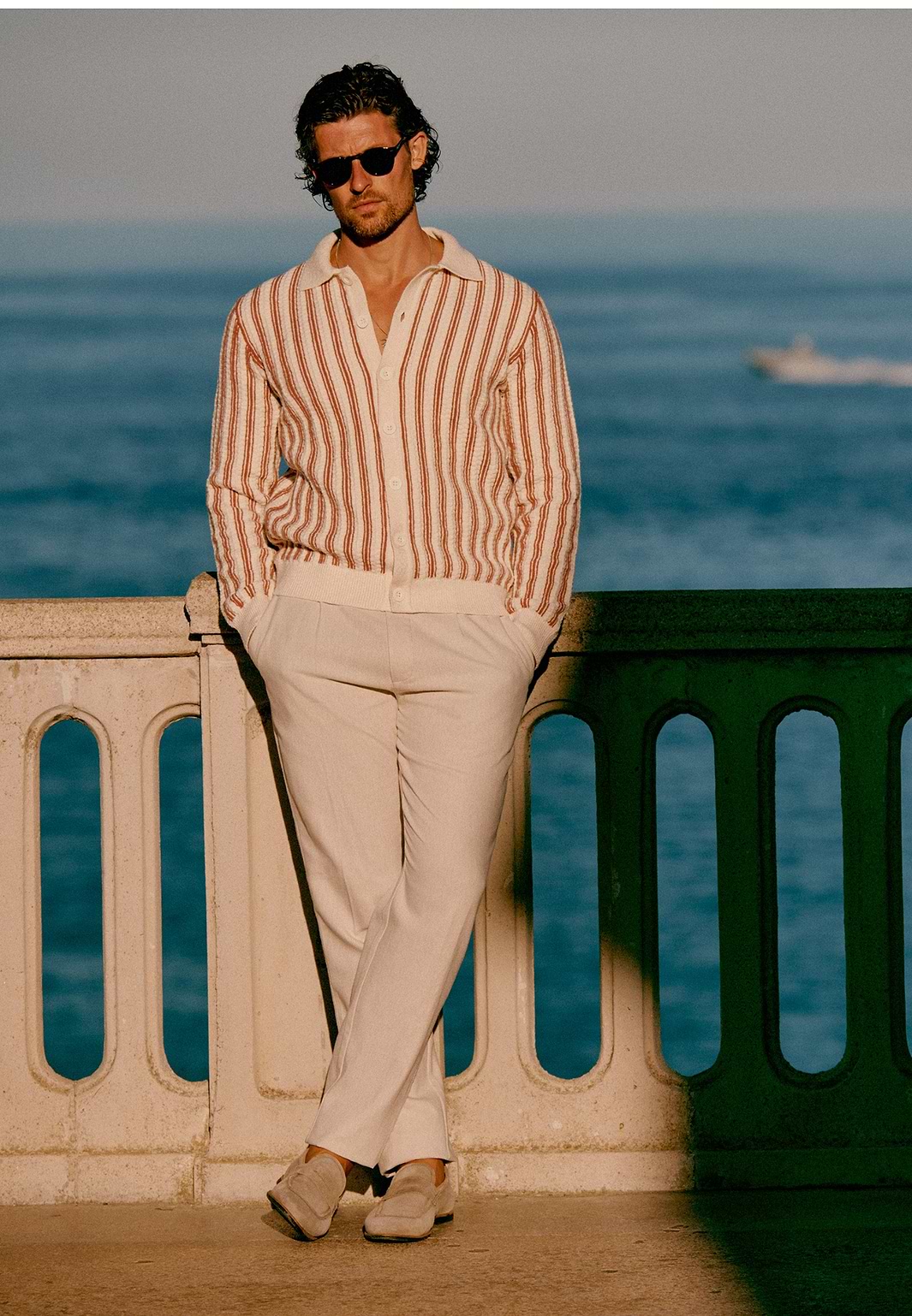 Gebreid-polovest-met-strepen