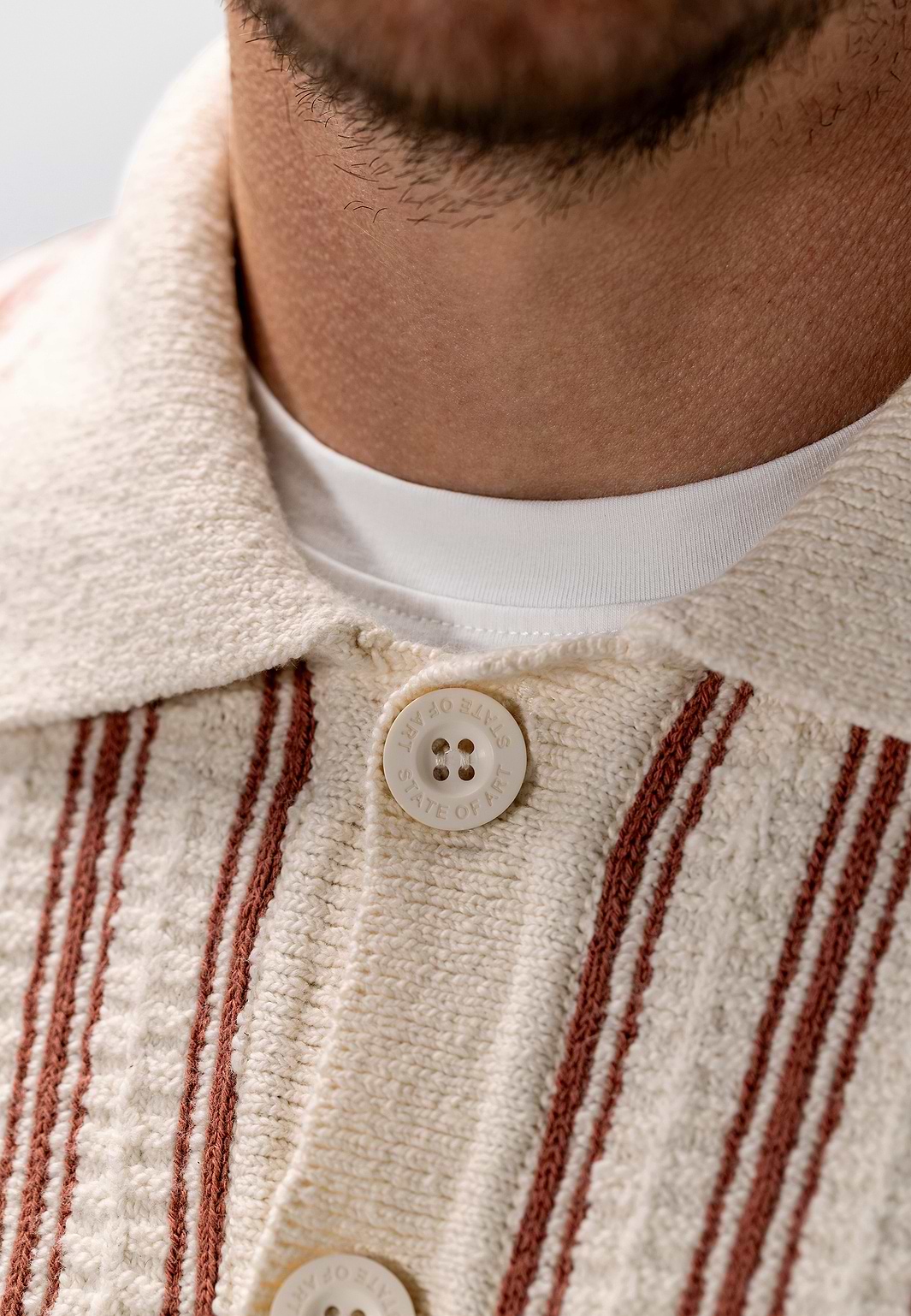 Gebreid-polovest-met-strepen