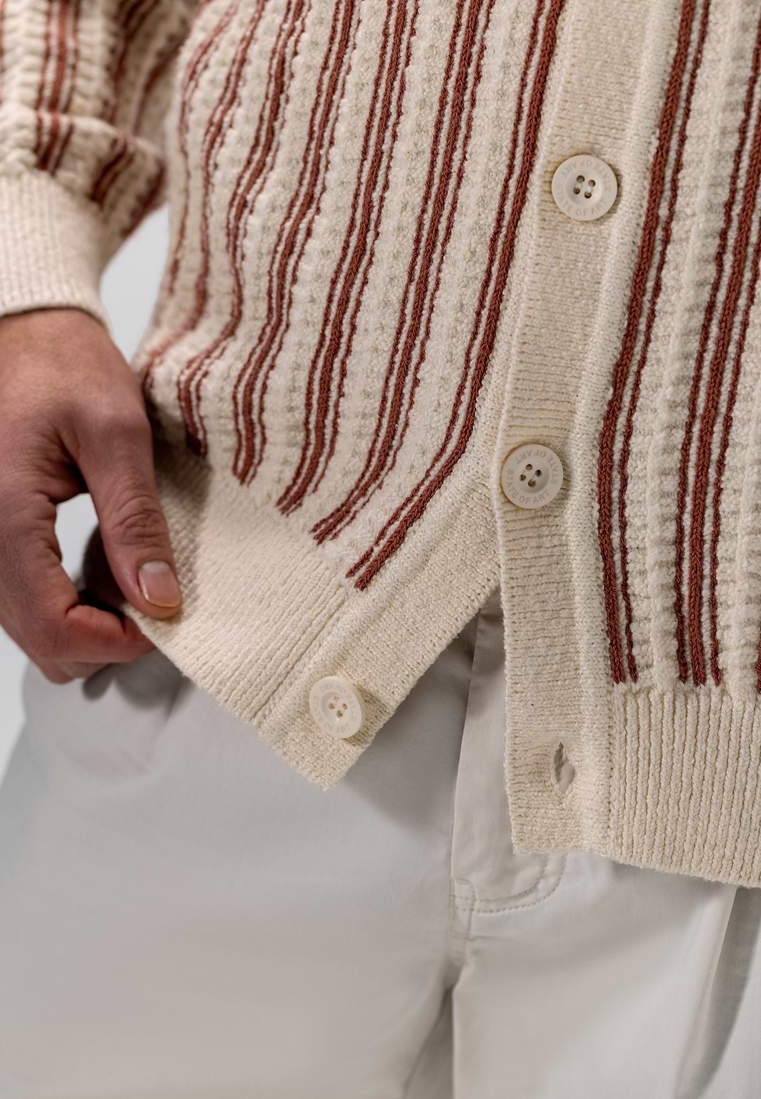 Gebreid-polovest-met-strepen