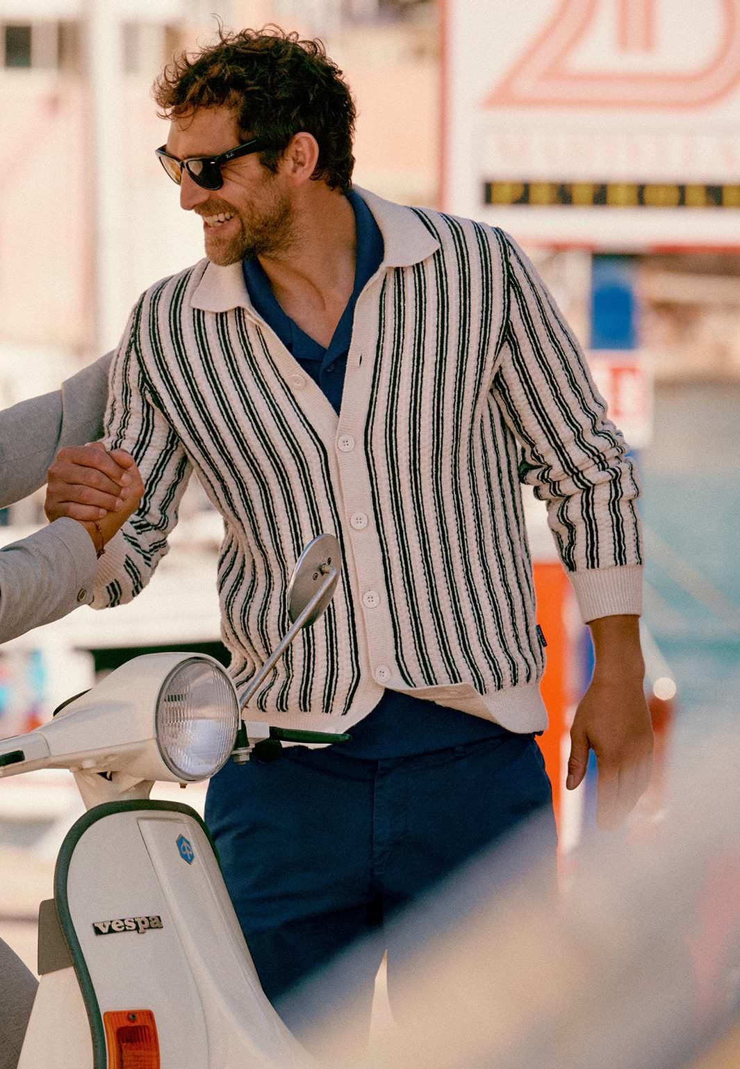 Gebreid-polovest-met-strepen