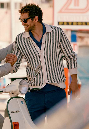 Gebreid-polovest-met-strepen