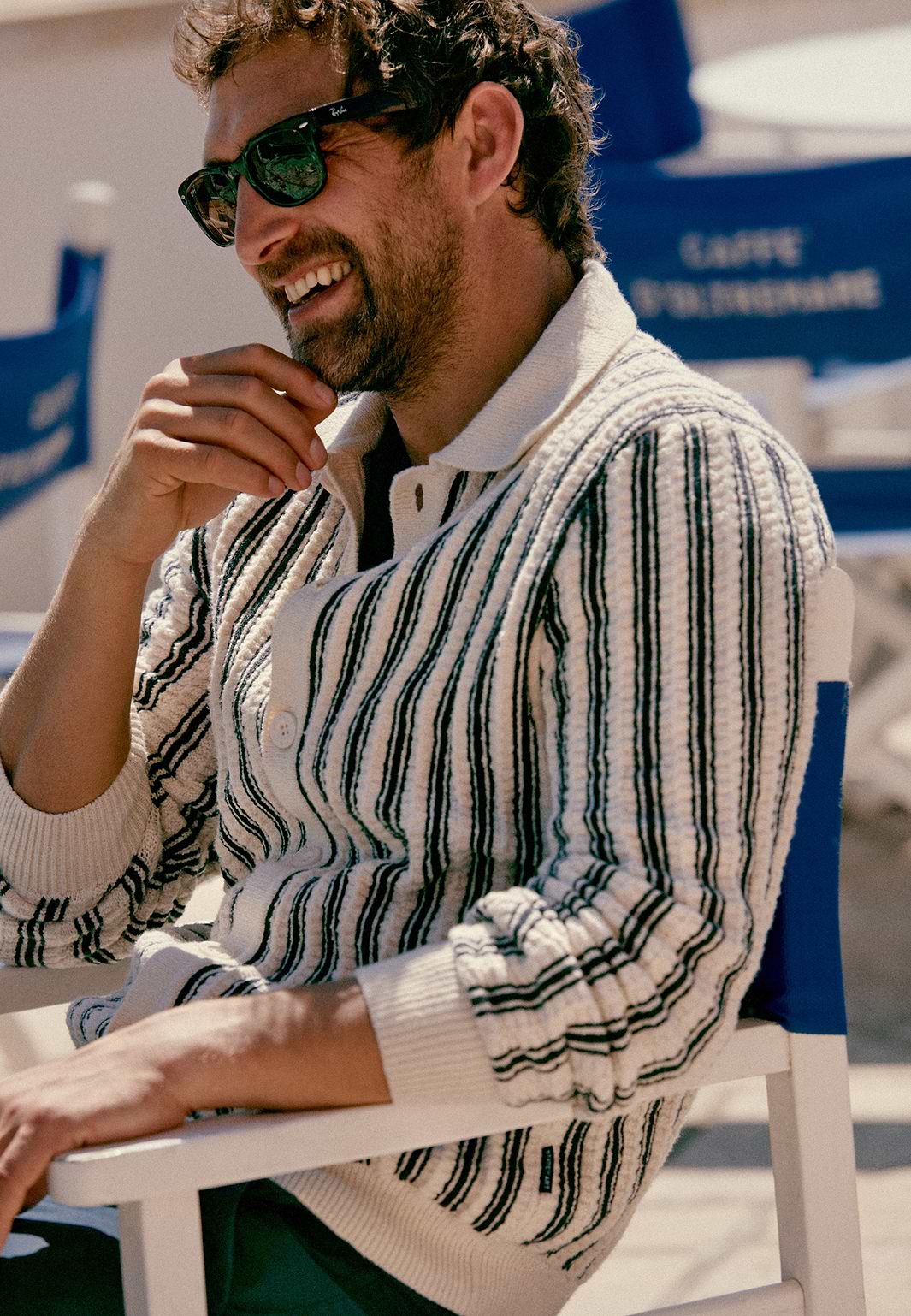 Gebreid-polovest-met-strepen