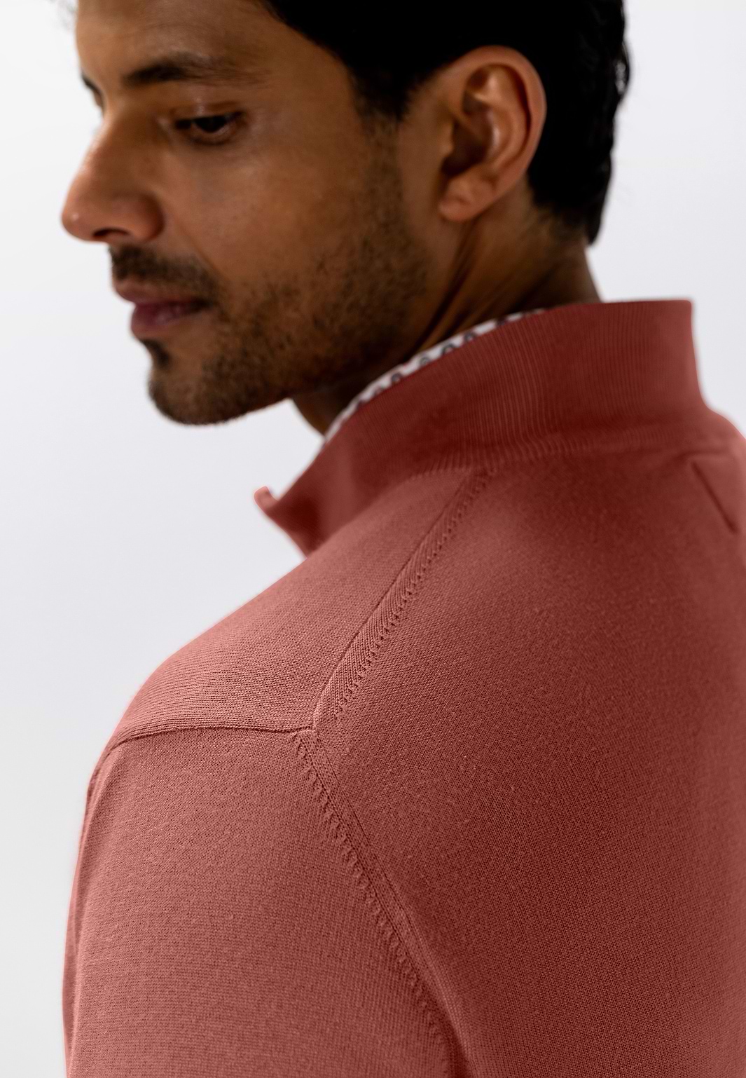 Feinstrick-Pullover-mit-kurzem-Reißverschluss