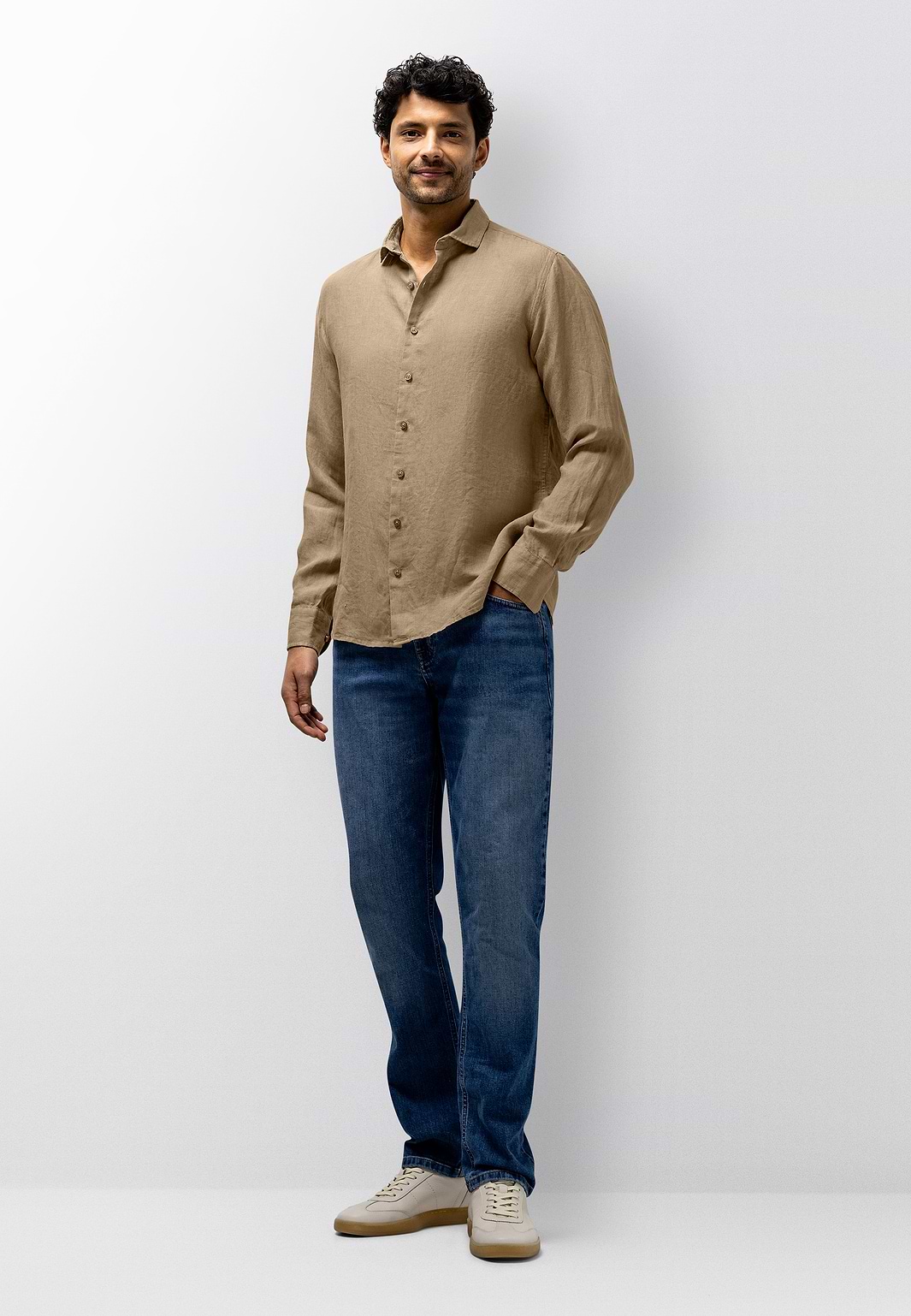 Linnen-overhemd-met-gewassen-look