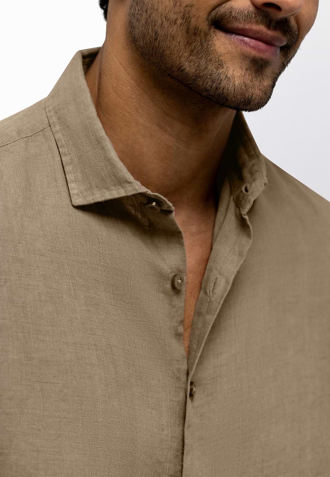 Linnen-overhemd-met-gewassen-look