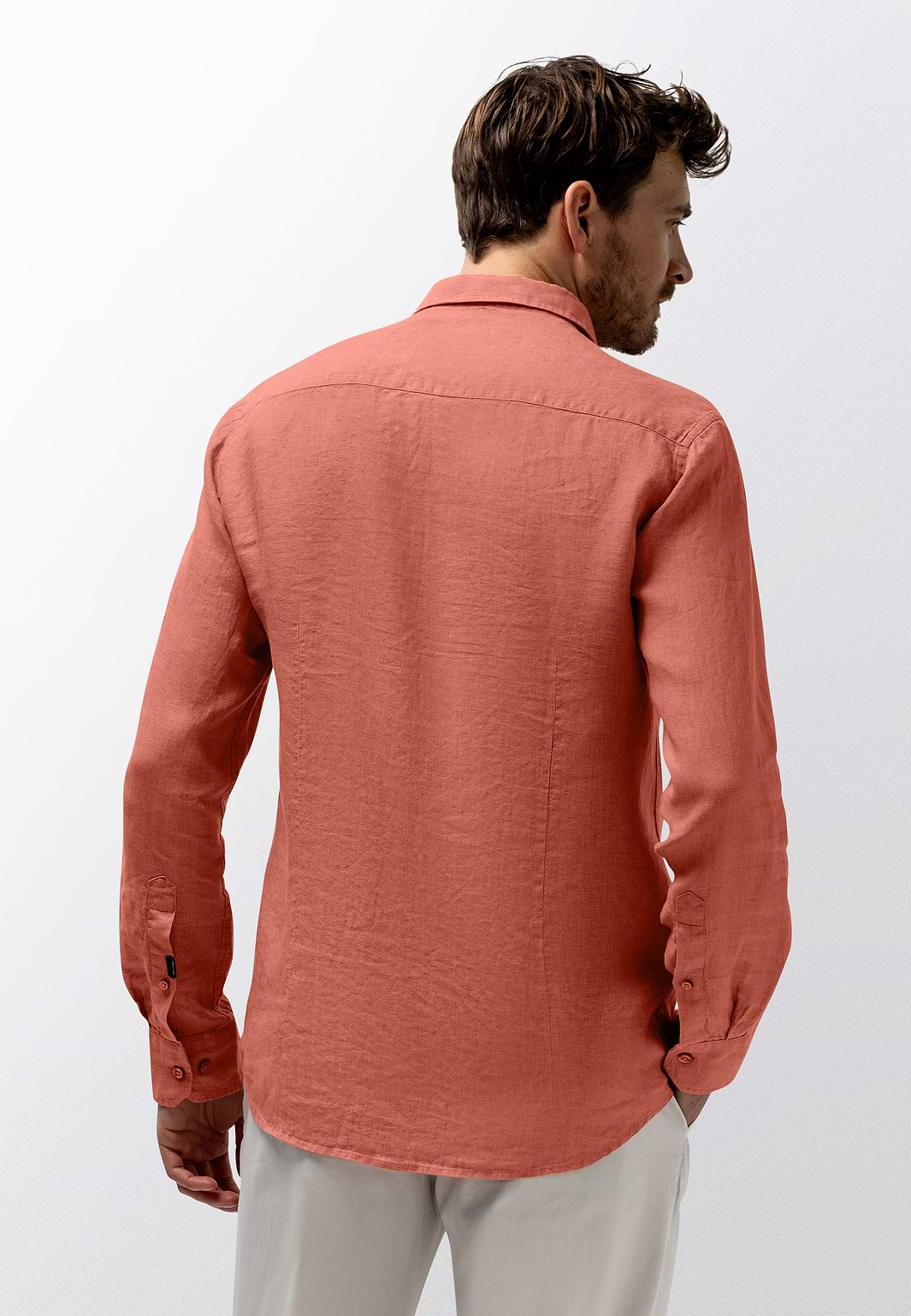 Linnen-overhemd-met-gewassen-look