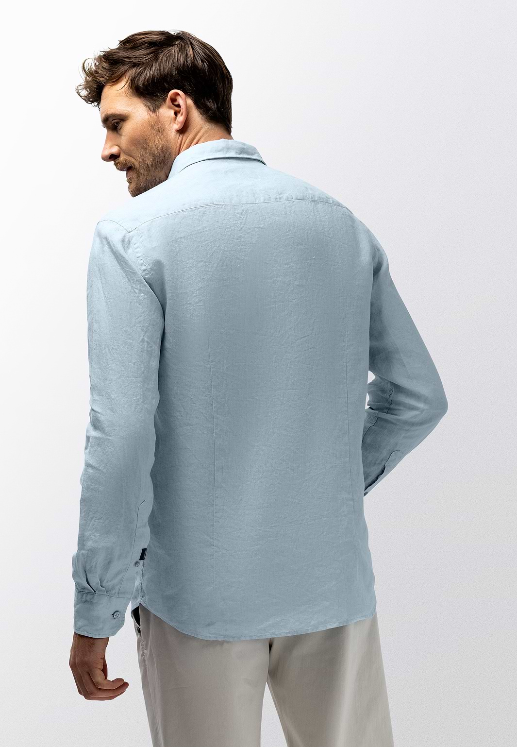 Linnen-overhemd-met-gewassen-look