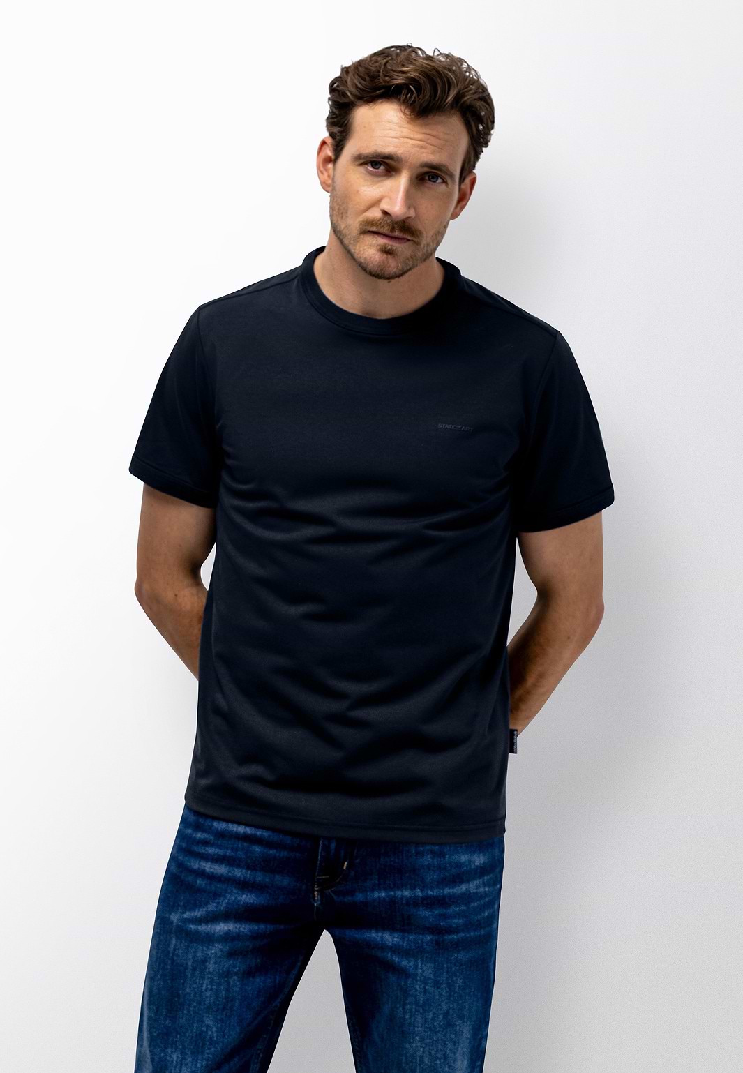 T-shirt-avec-imprimé-caoutchouc-3D