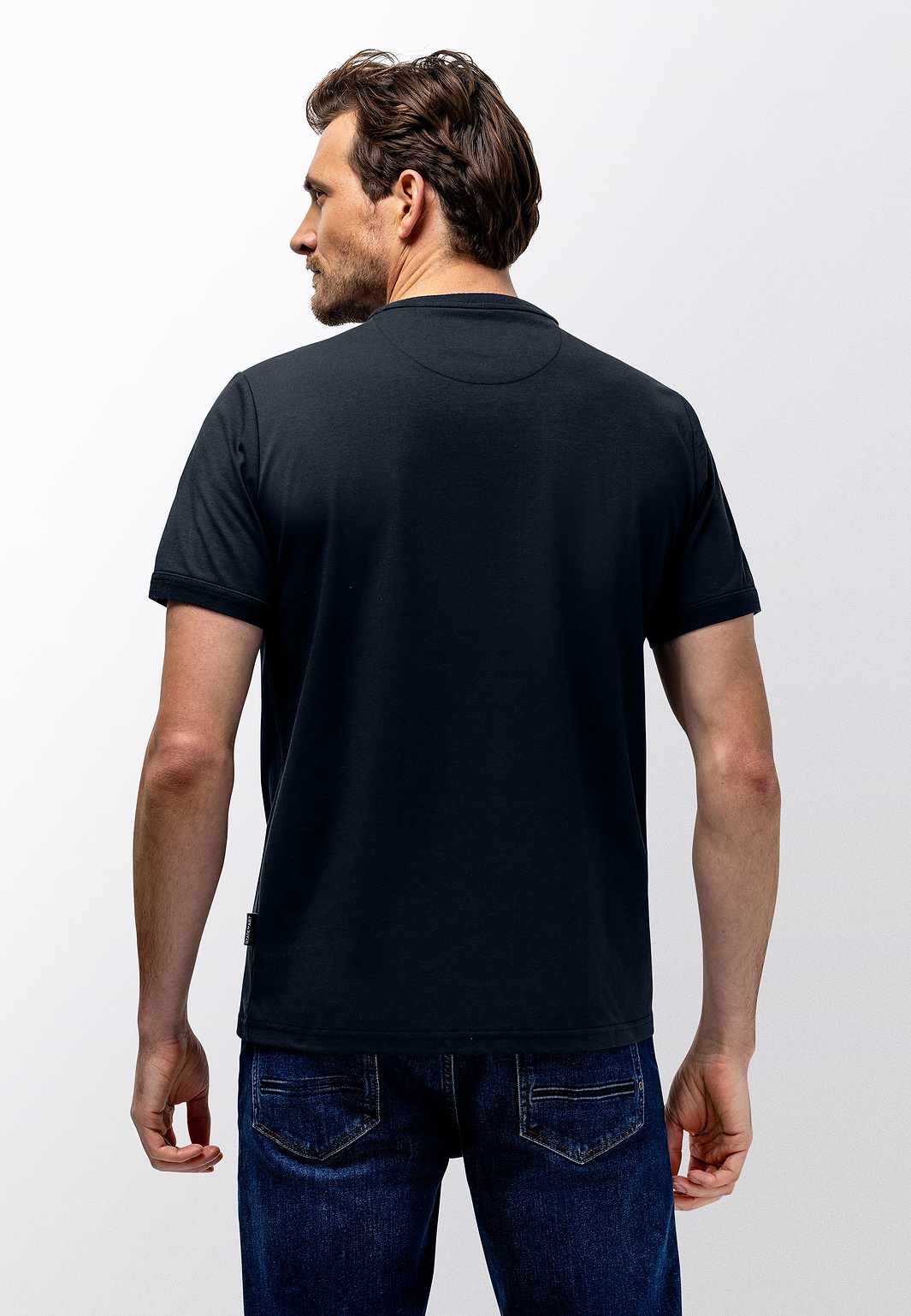 T-shirt-avec-imprimé-caoutchouc-3D