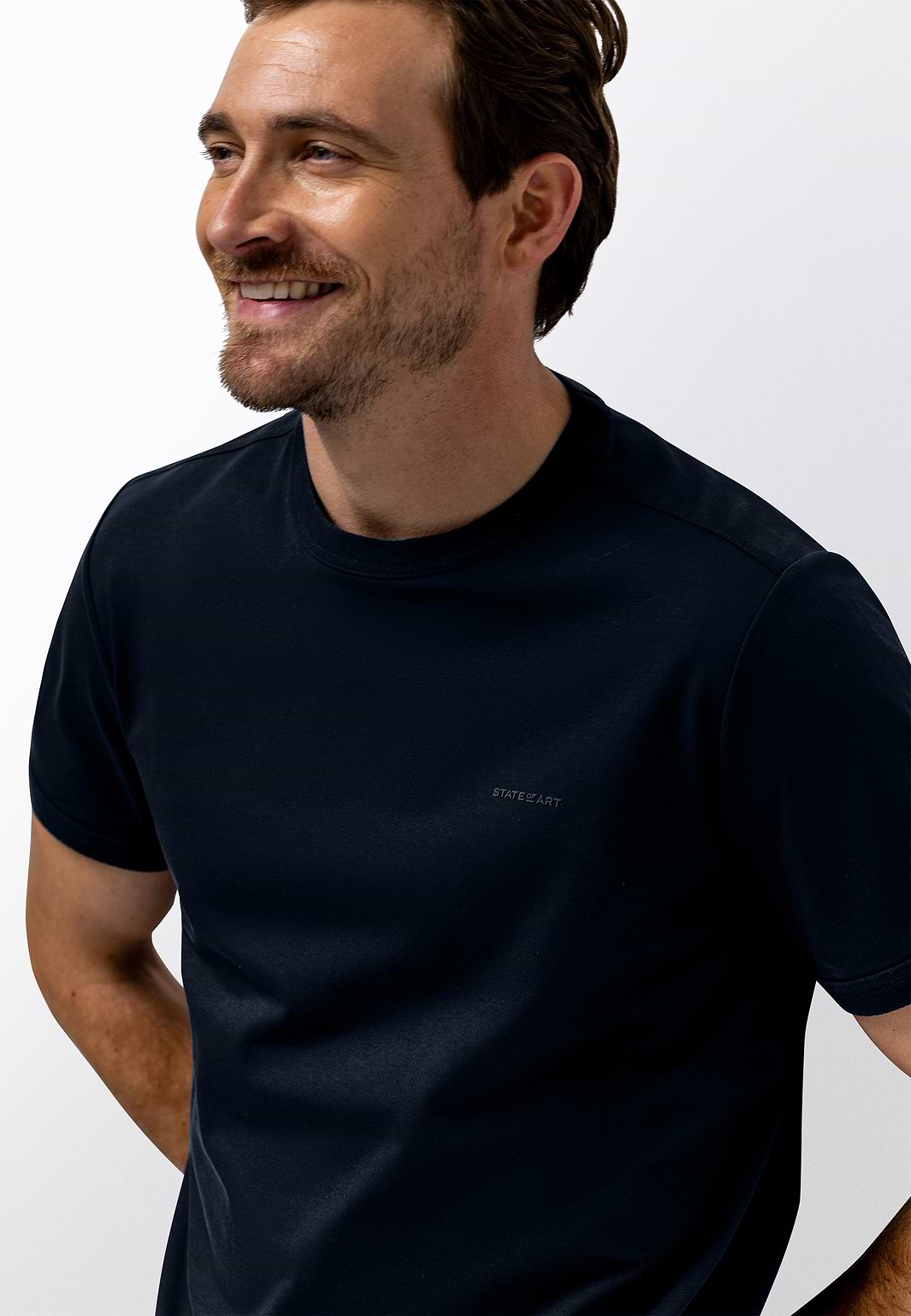 T-shirt-avec-imprimé-caoutchouc-3D