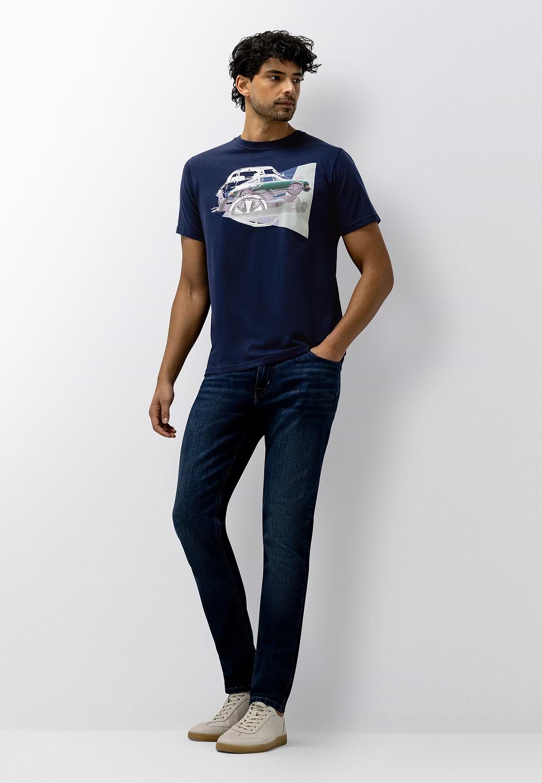 T-shirt-à-imprimé-graphique-de-voiture