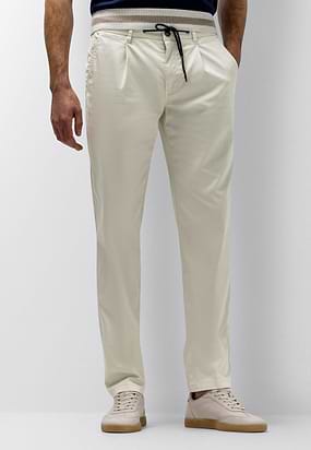 NAVIGATOR-chino-in-stretchstof-met-bandplooien