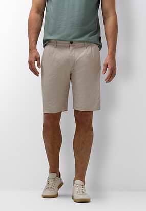 Chinoshort-met-bandplooien