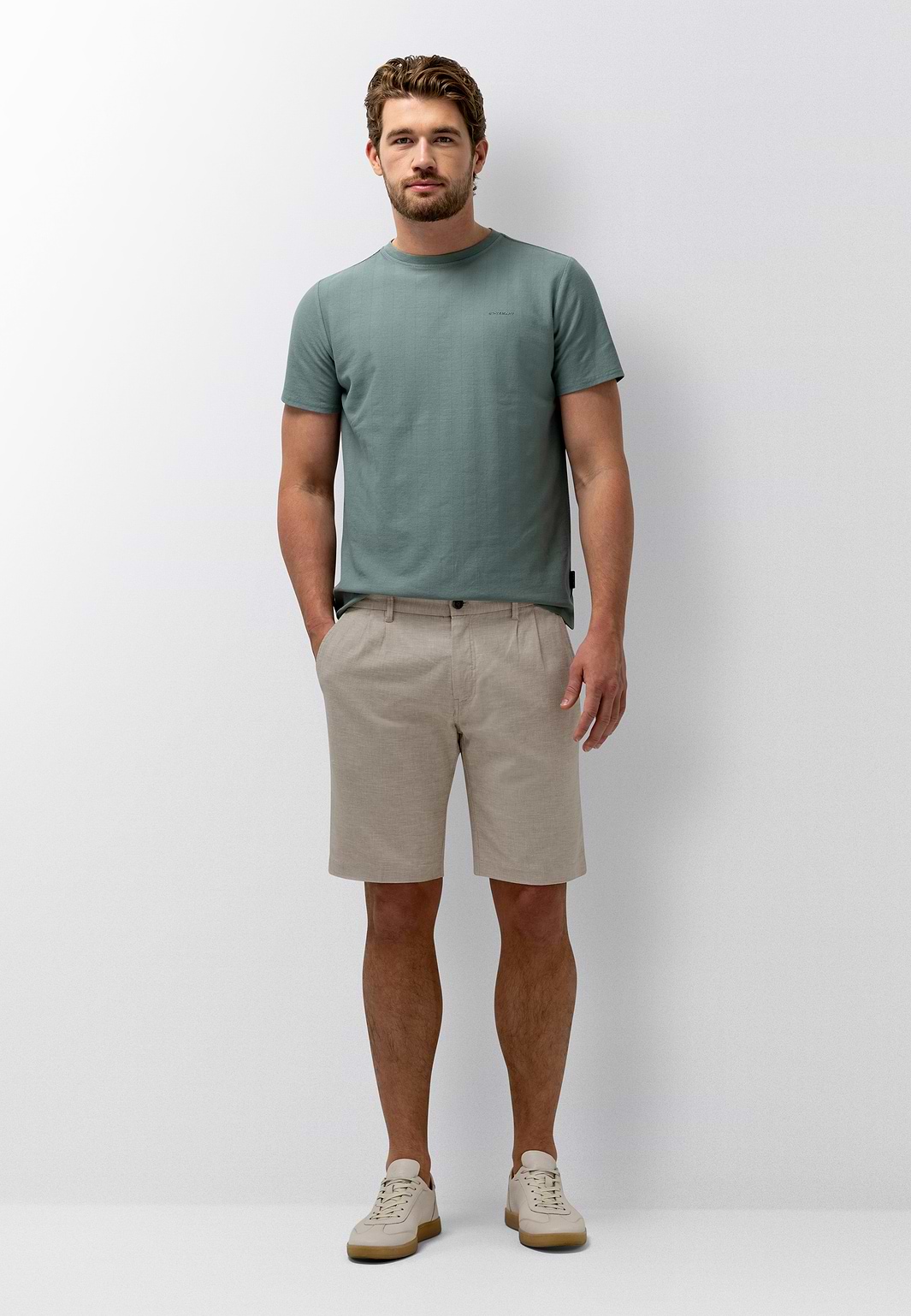 Chinoshort-met-bandplooien