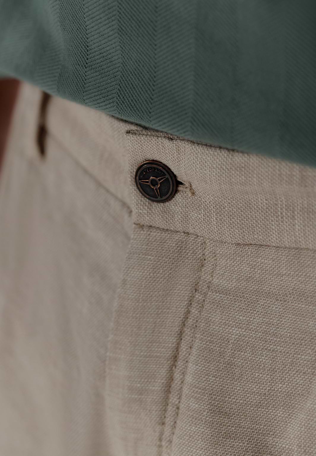 Chinoshort-met-bandplooien