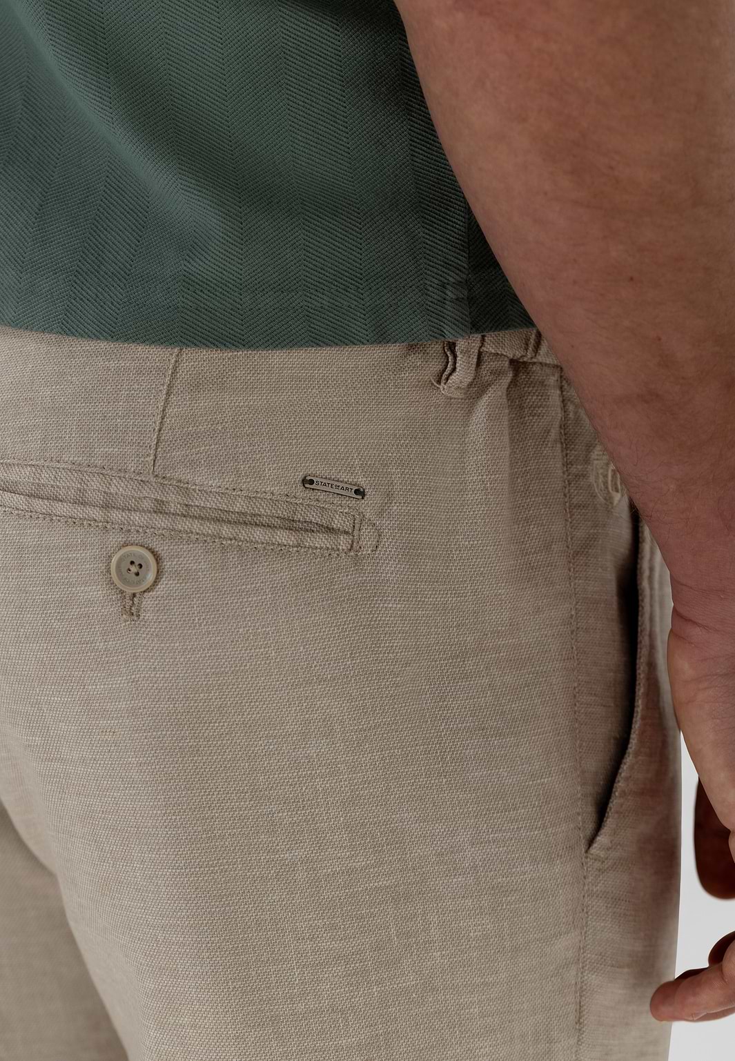Chinoshort-met-bandplooien