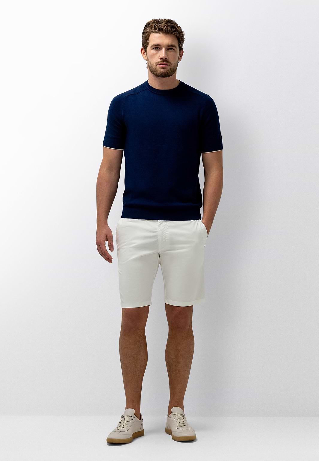 Chinoshort-met-elastische-details