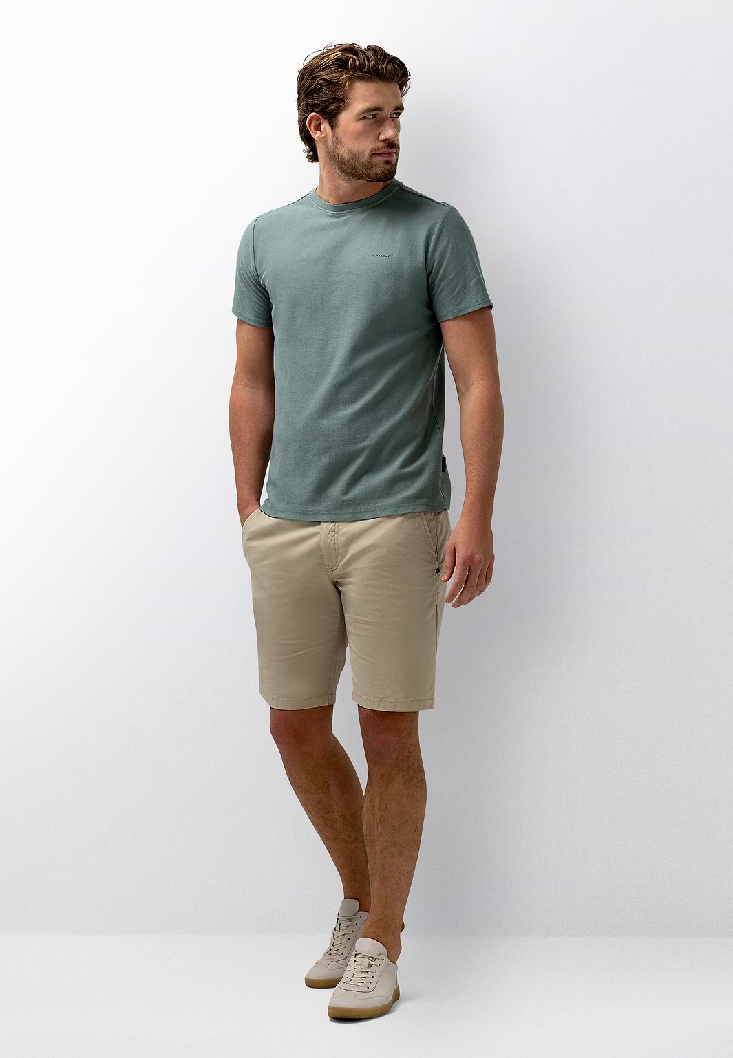 Chinoshort-met-elastische-details