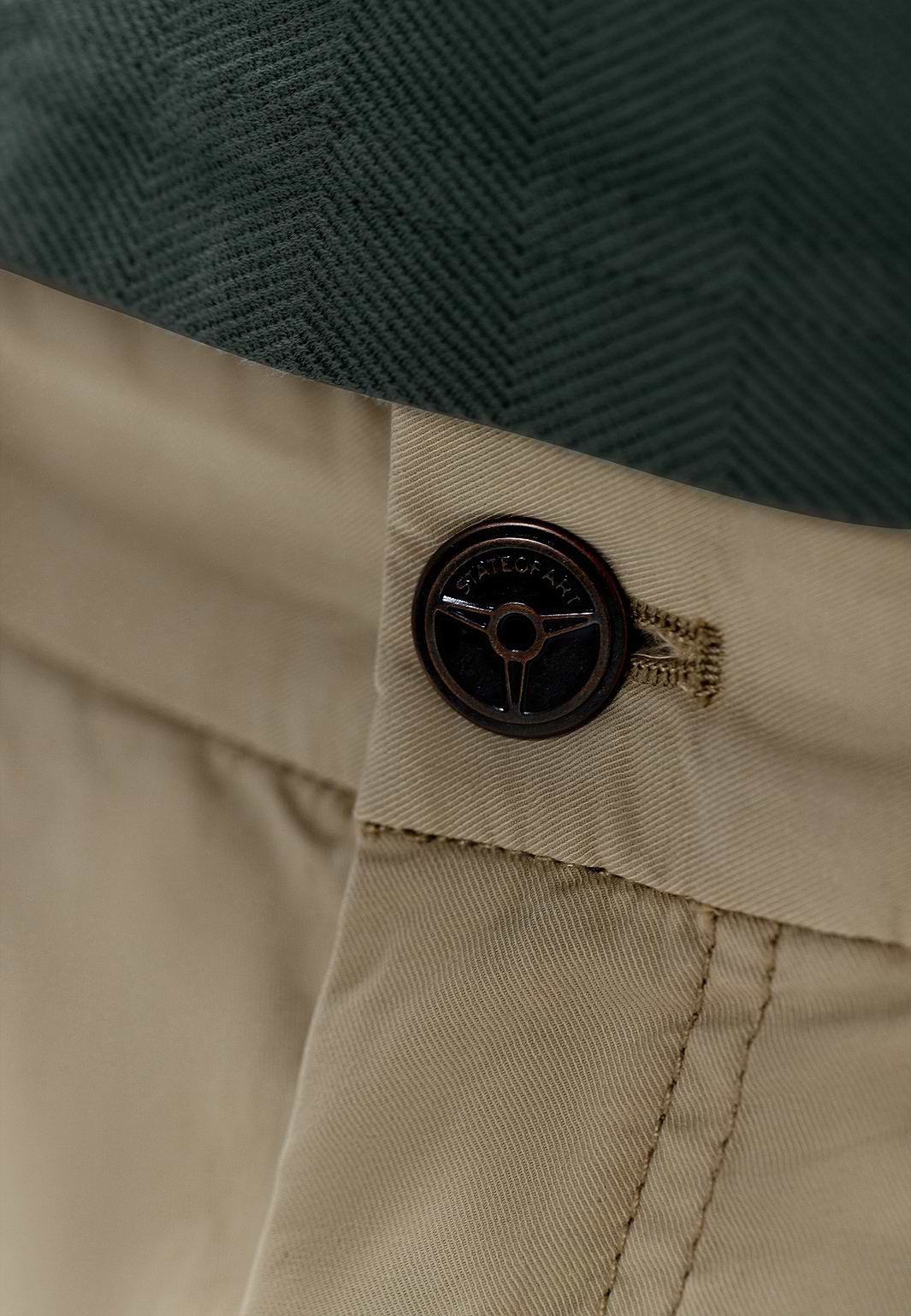 Chinoshort-met-elastische-details