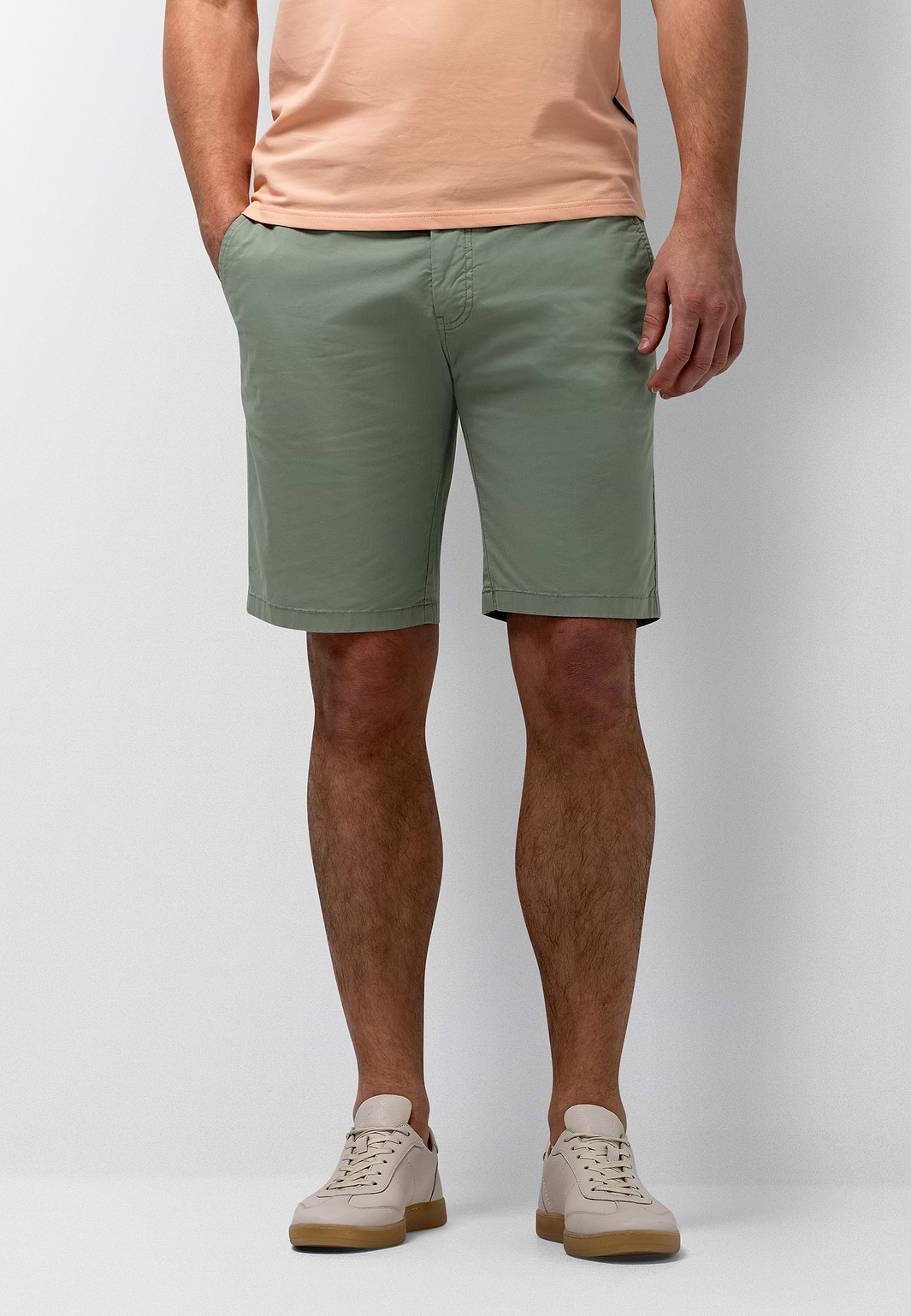 Chinoshort-met-elastische-details