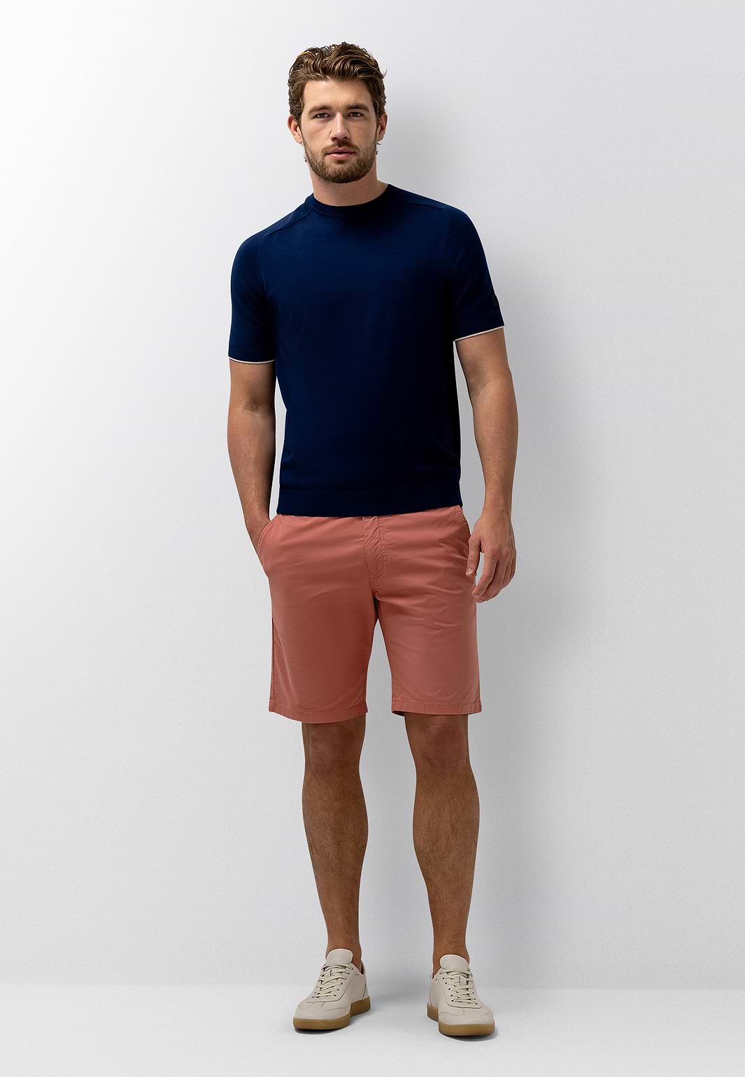 Chinoshort-met-elastische-details