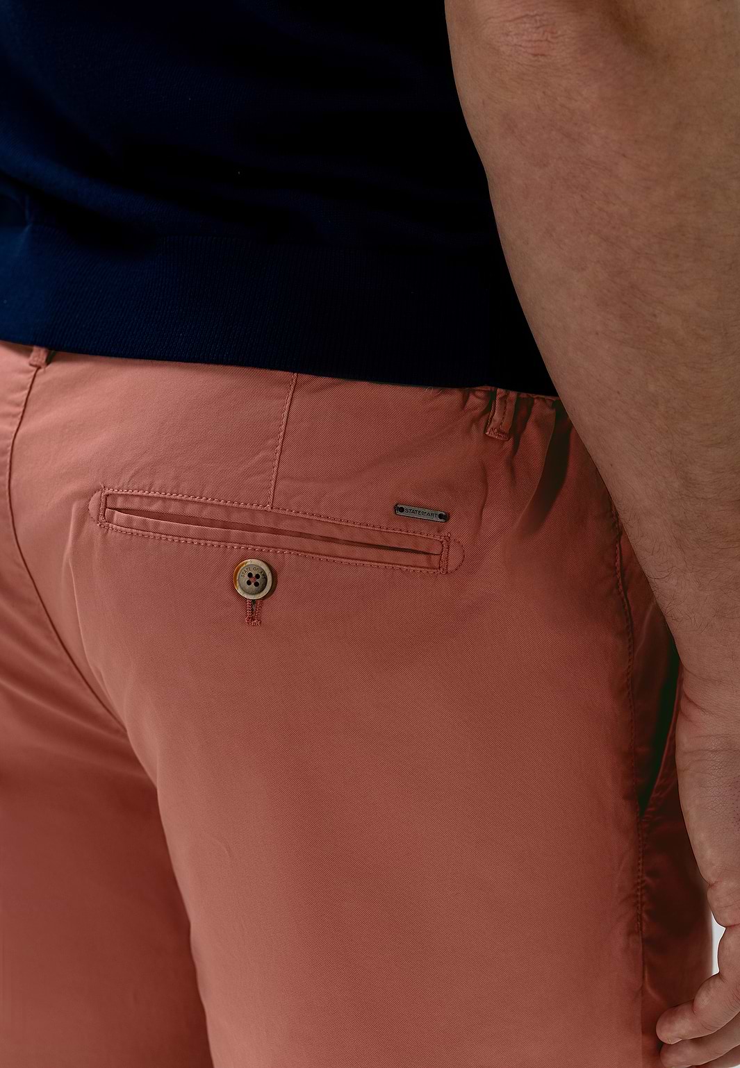 Chinoshort-met-elastische-details