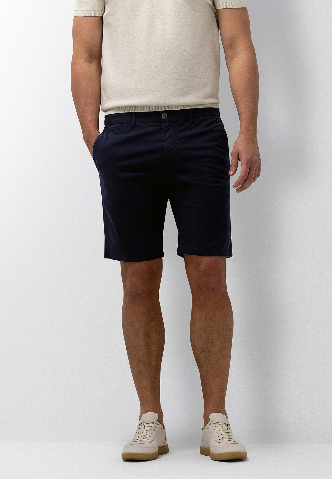 Chinoshort-met-elastische-details