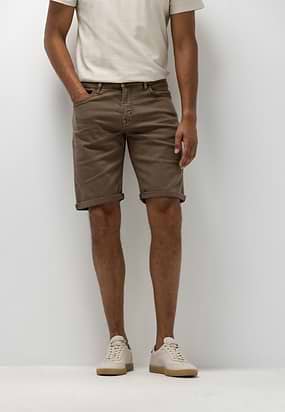 Short-in-color-denim