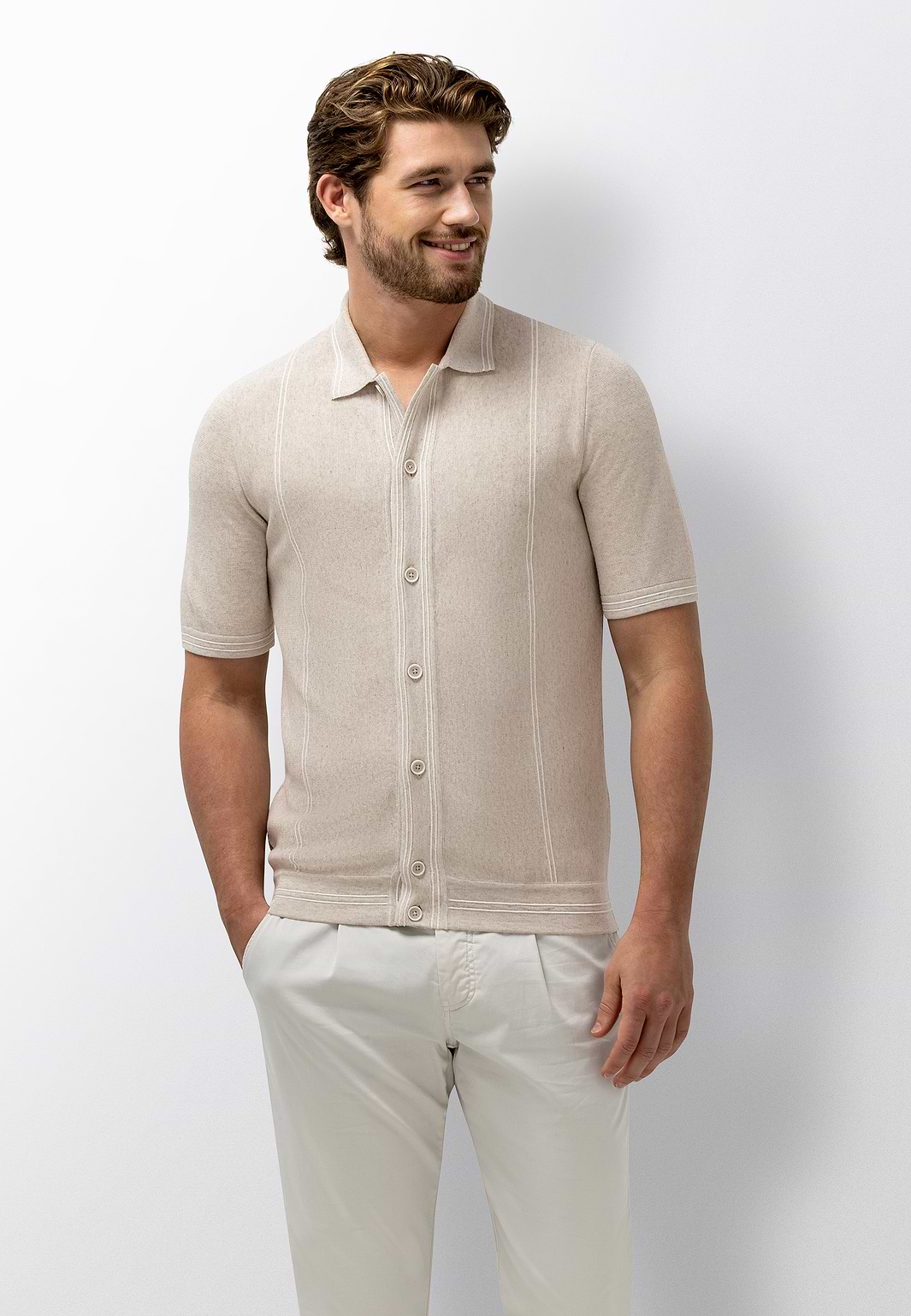Cardigan-polo-structuré-avec-détails-rayés