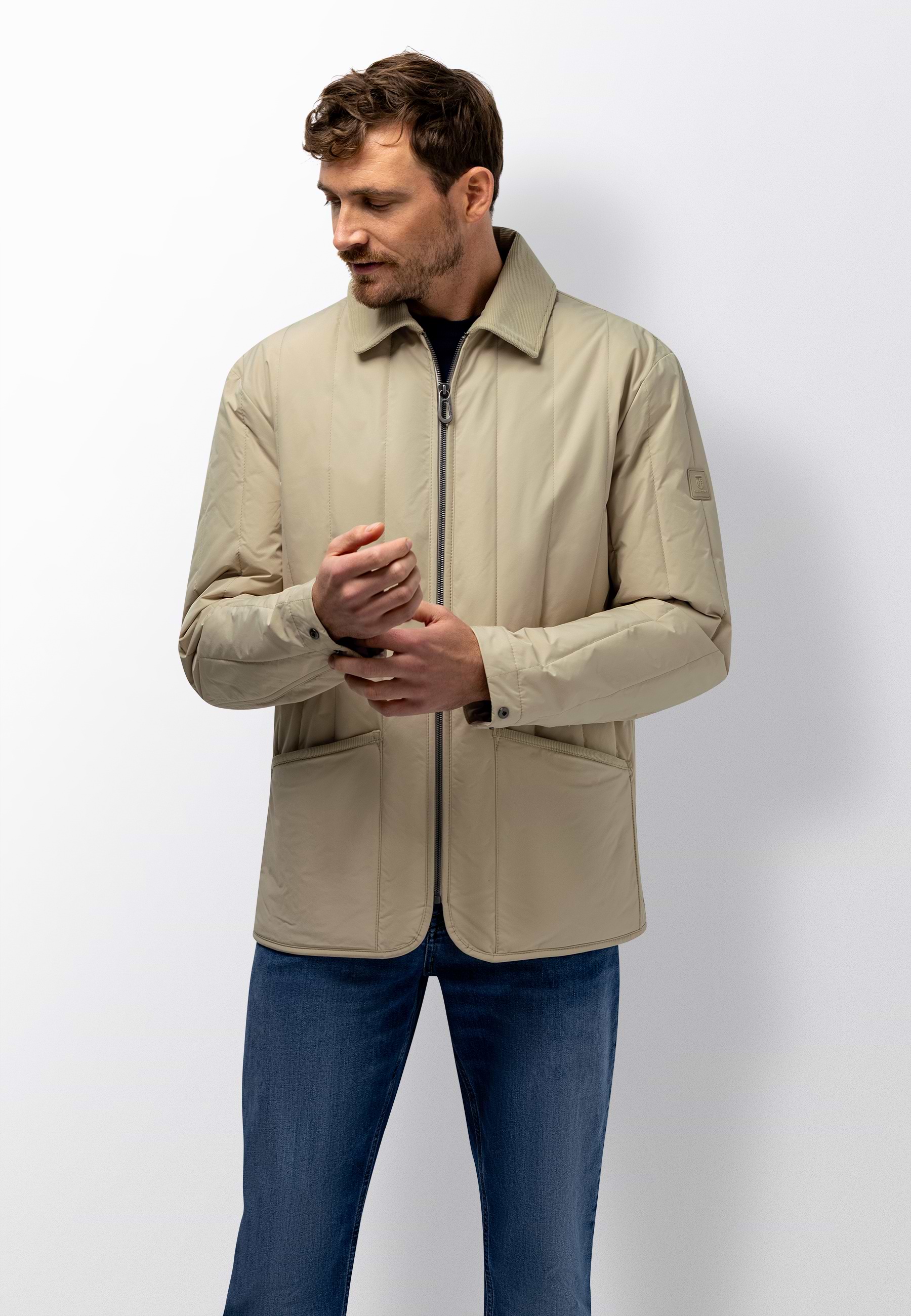 Padded jacket with zip fastening