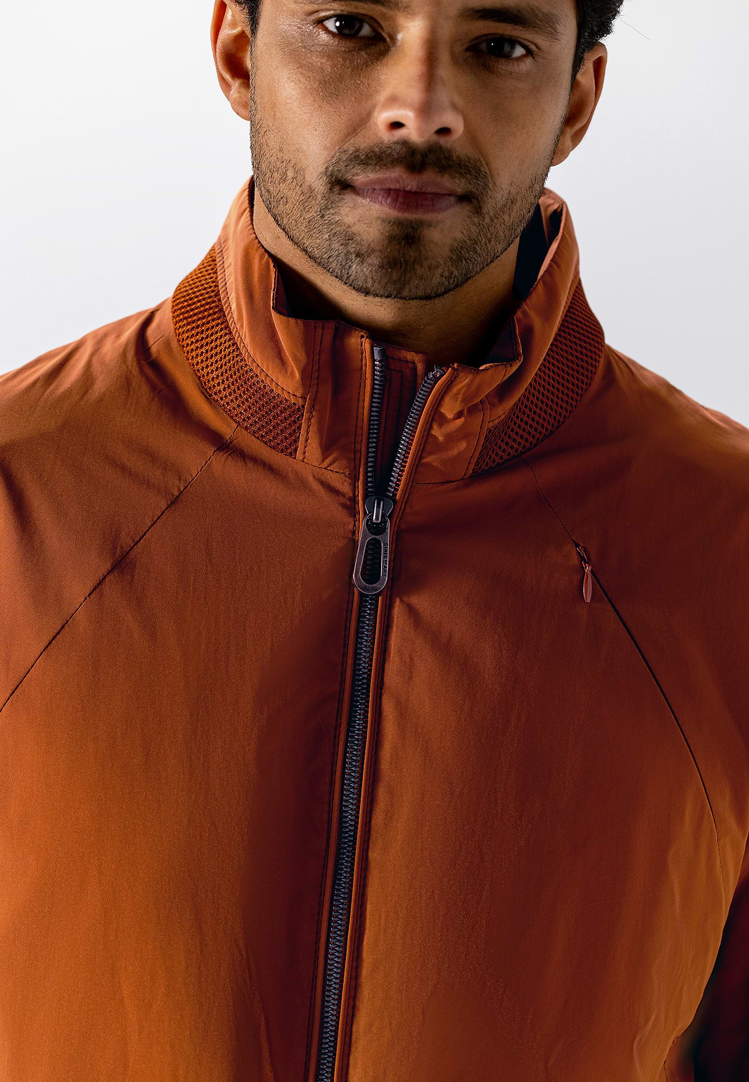 Lightweight-jacket-with-side-pockets