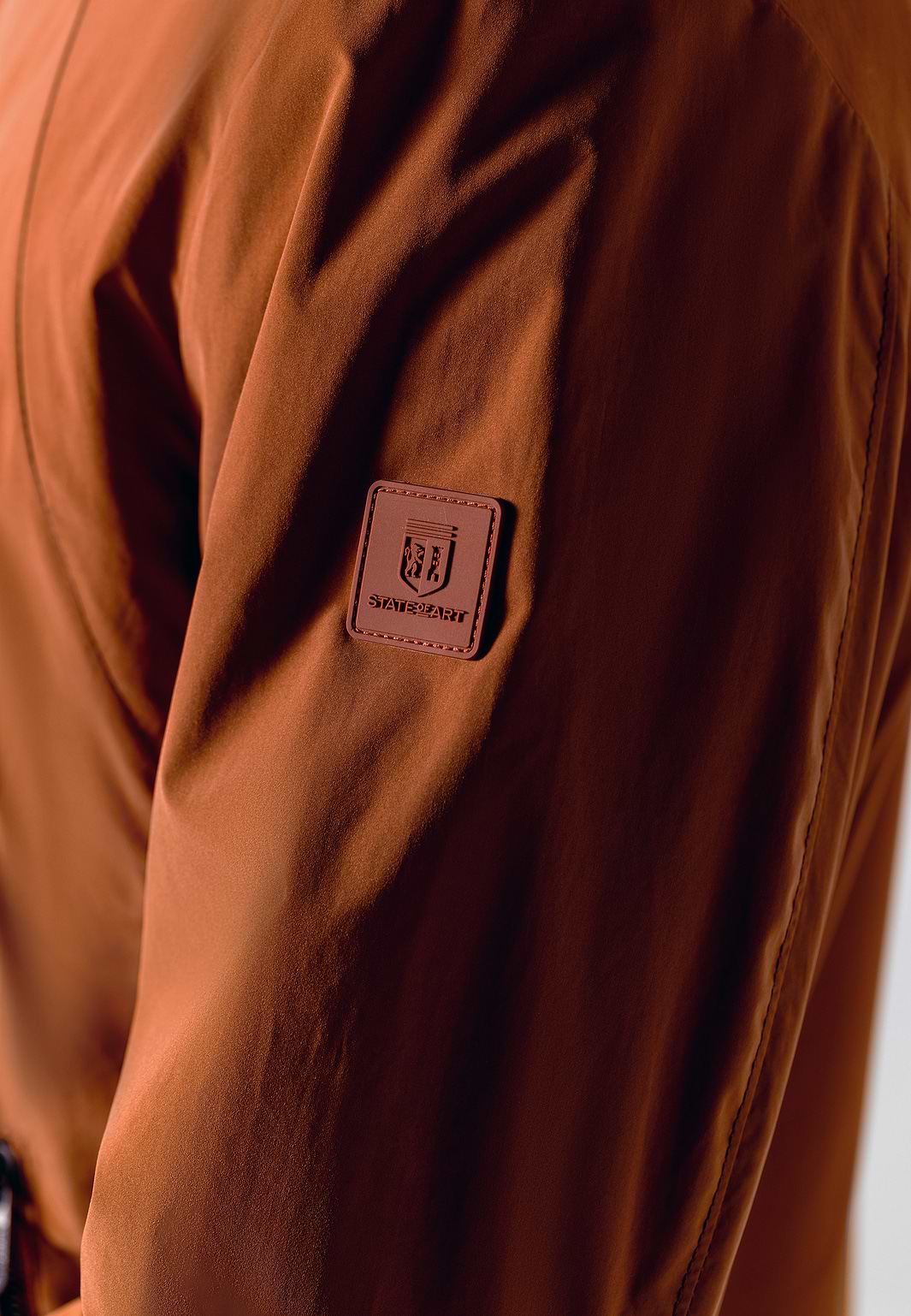 Lightweight-jacket-with-side-pockets