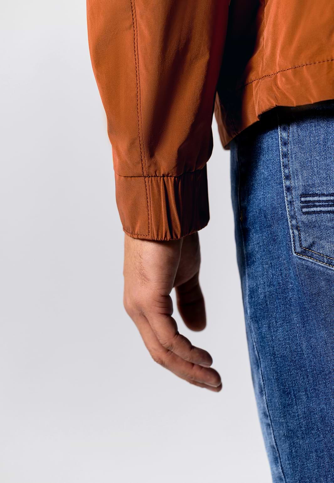 Lightweight-jacket-with-side-pockets